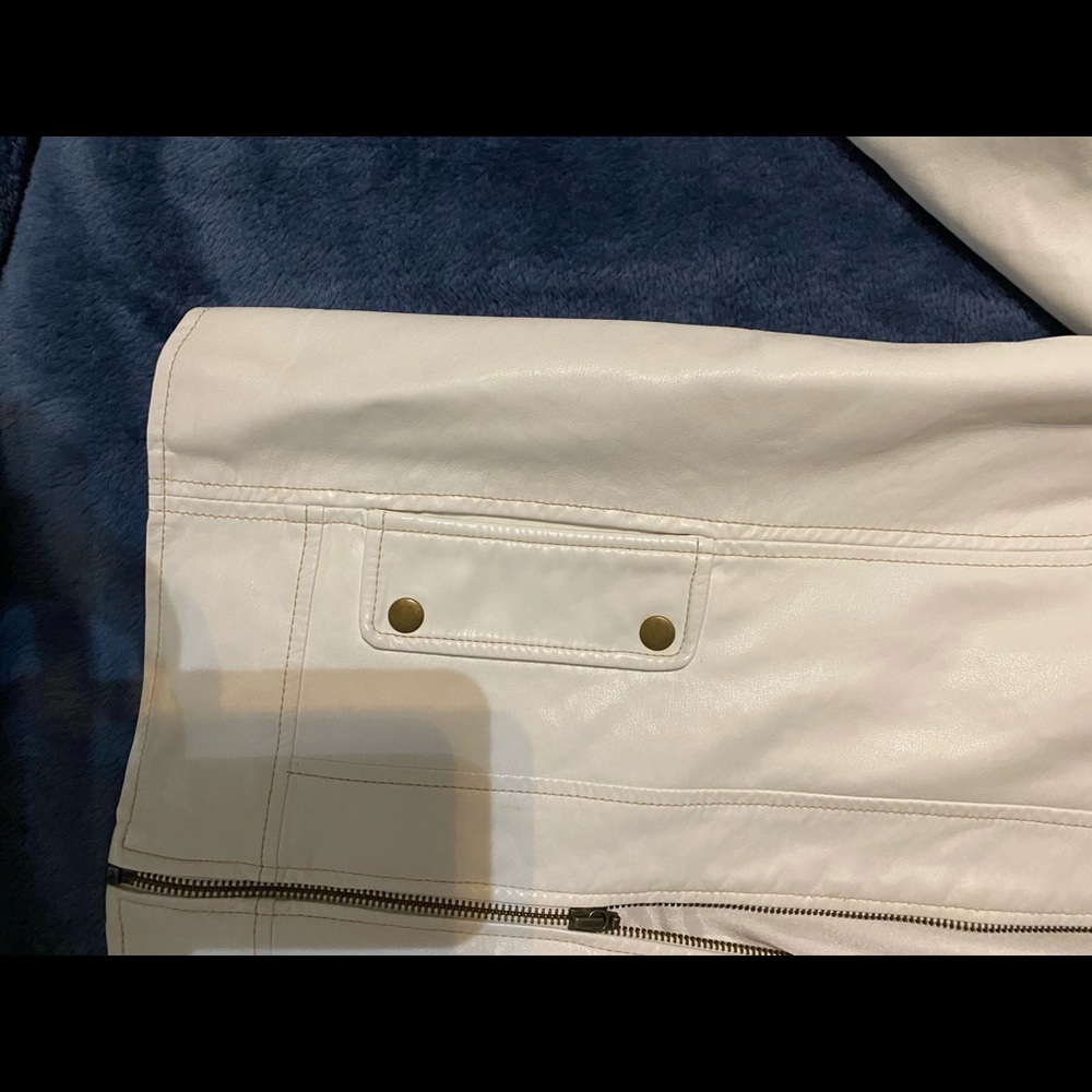 White jacket - Picture 3 of 8